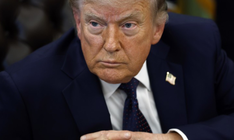 Тръмп с рекордно нисък рейтинг в САЩ